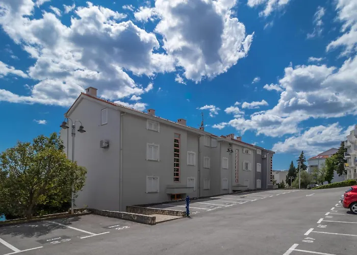 Beautiful Apartment In Selce Apartman