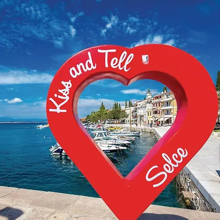 Awesome Apartment In Selce With House Sea View Apartment